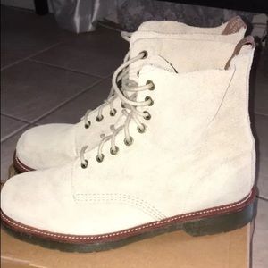 Doc Martens Dr. Suede Airwave lace up boots gray